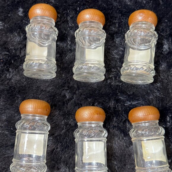 Vintage Glass Spice Jars Set Of 6 With Wooden Lids & Gold Embossed Labels - Picture 5 of 9
